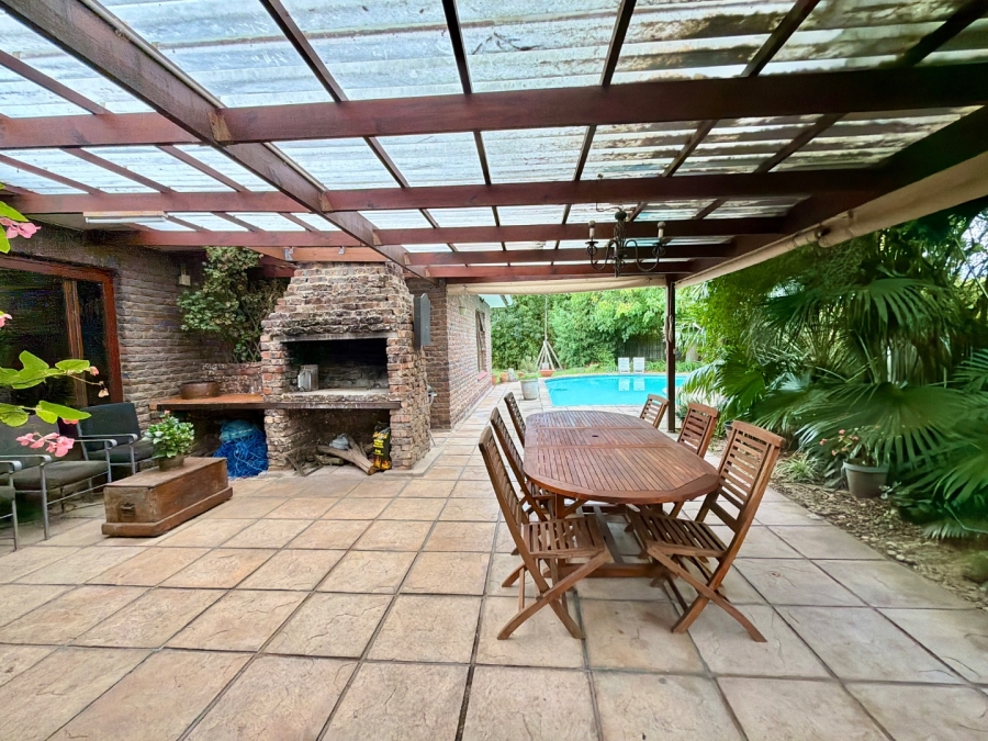 4 Bedroom Property for Sale in Loerie Park Western Cape